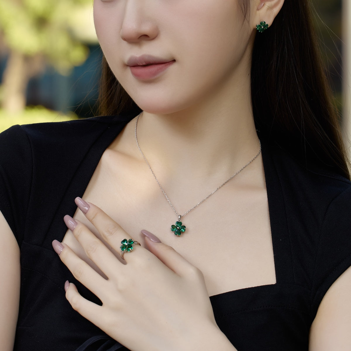 [OAK JURI]Heart-Shaped Four-Leaf Clover Bead Necklace