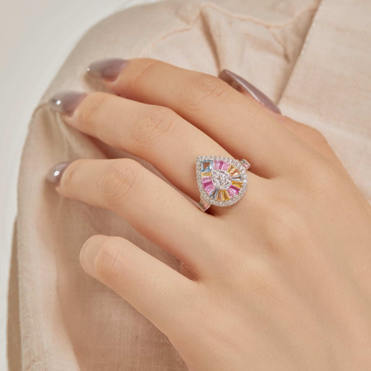 [OAK JURI]Elegant Colorful Water Drop Shape Banquet Ring