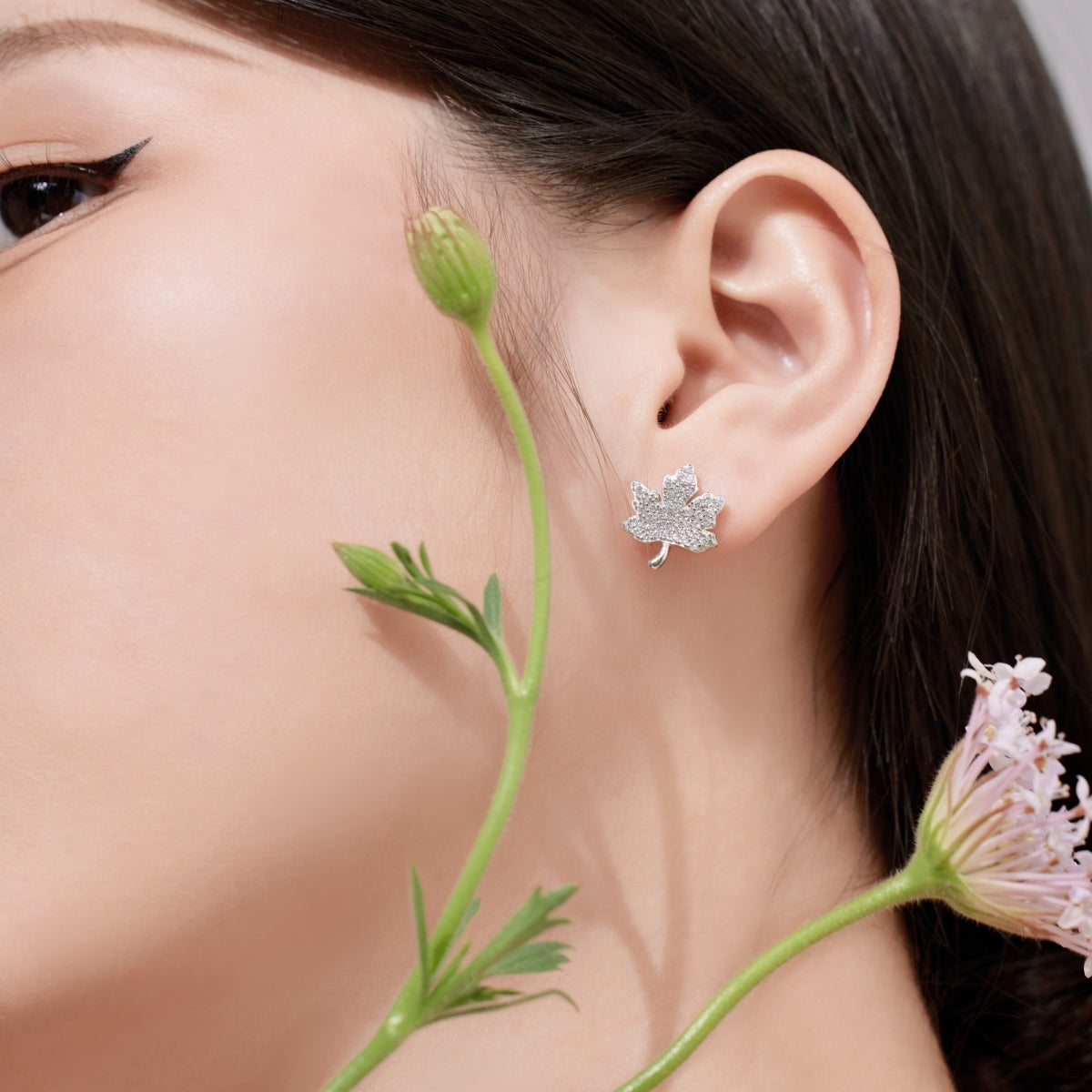 [OAK JURI]Exquisite Maple Leaf Design Earrings