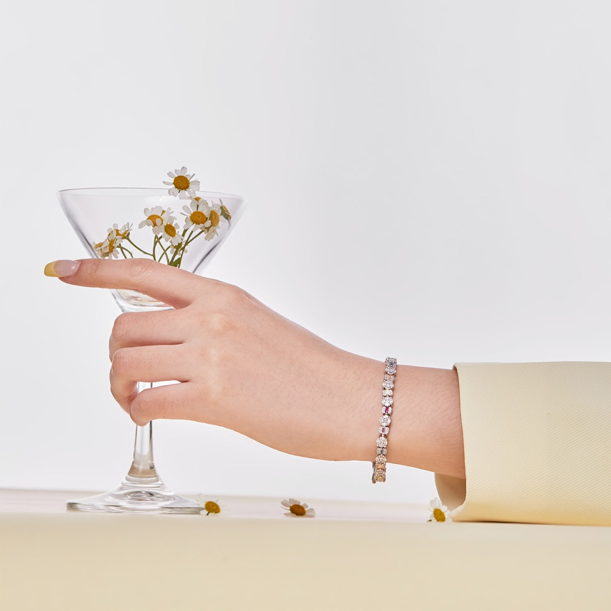 [OAK JURI]Dazzling Radiant Multi Cut Daily Bracelet