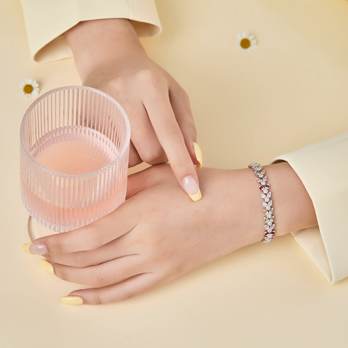 [OAK JURI]Dainty Exquisite Flower Shape Daily Bracelet