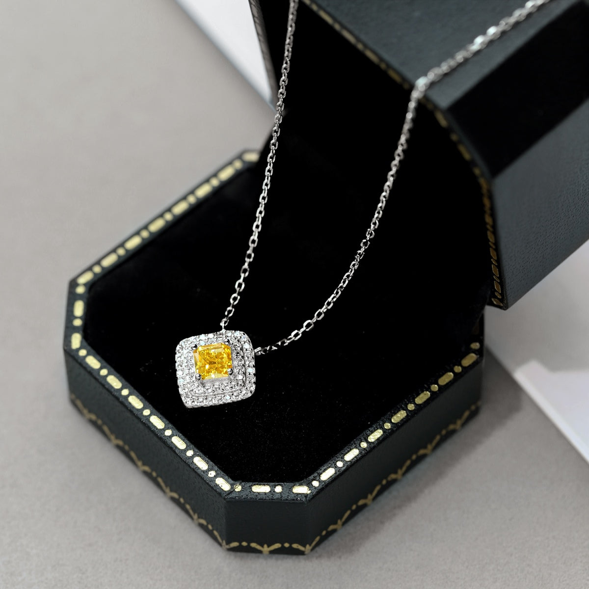 [OAK JURI]Sparkling Asscher Cut Necklace