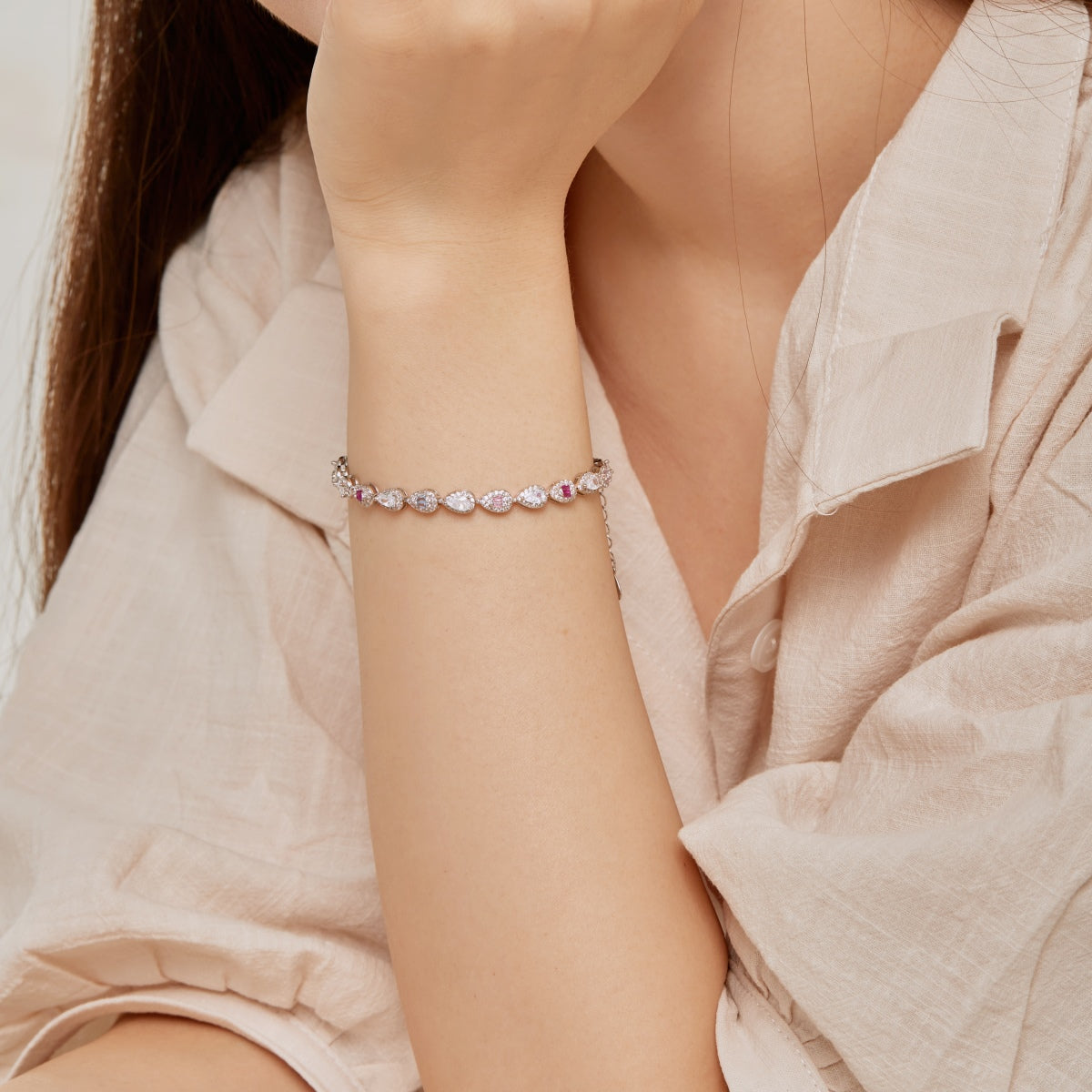 [OAK JURI]0.25 Carat Radiant Water Drop Shape Daily Bracelet