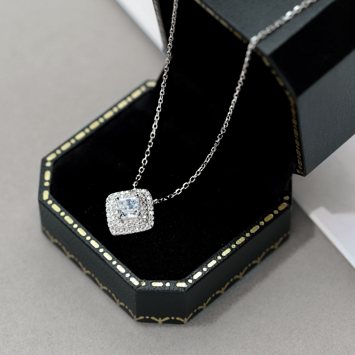 [OAK JURI]Sparkling Asscher Cut Necklace