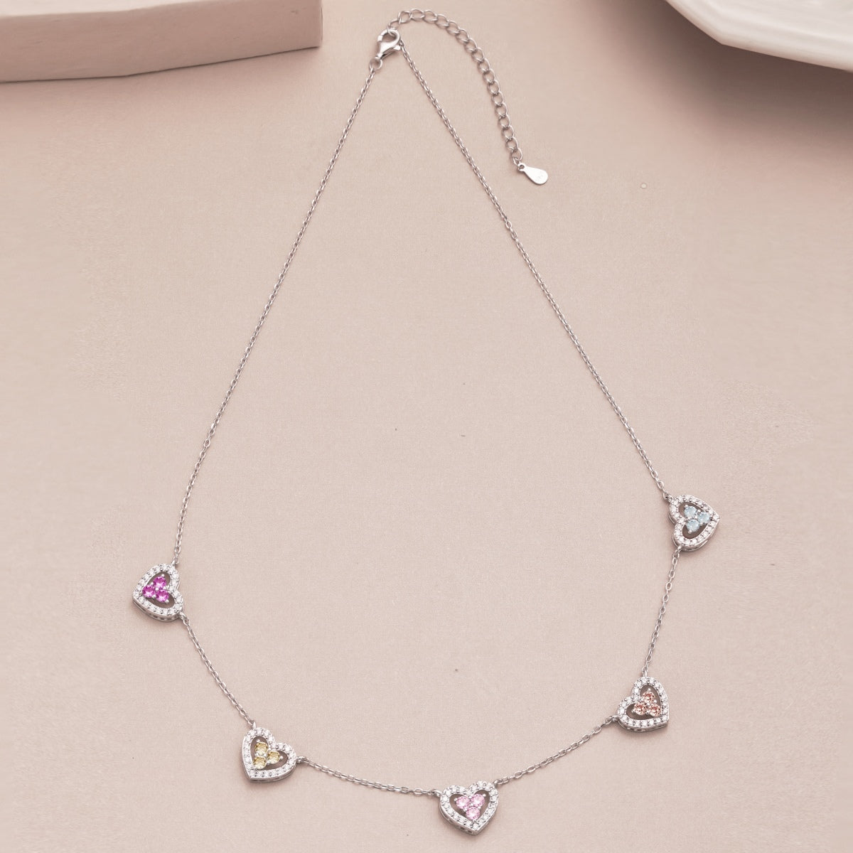 [OAK JURI]Sparkling Five Heart Necklace