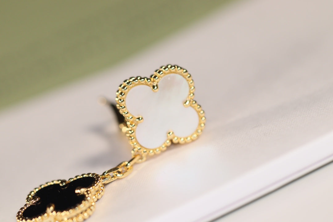 [OAK JURI]CLOVER EARRINGS GOLD ONYX MOP 3 MOTIF