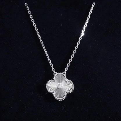 [OAK JURI]CLOVER  15MM DIAMOND LASER NECKLACE SILVER