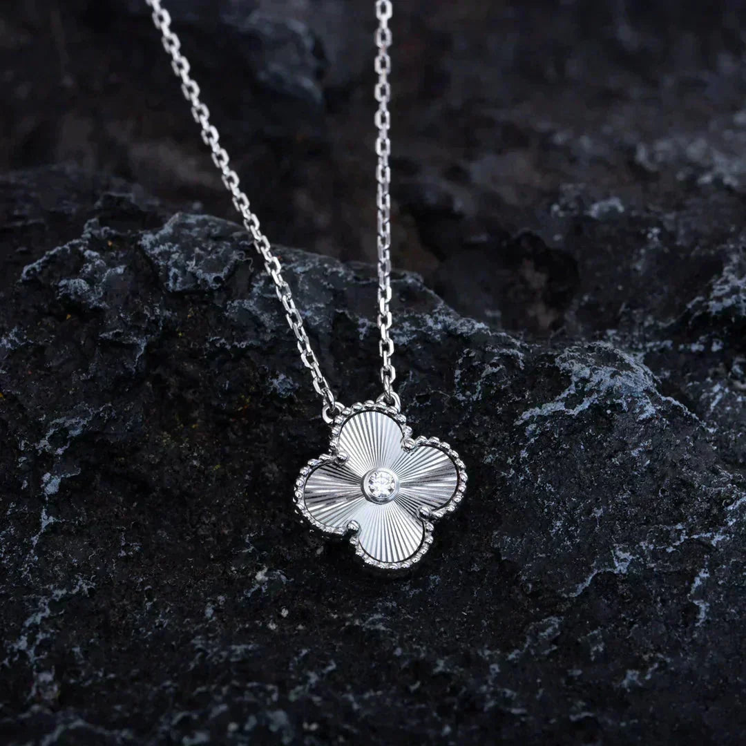 [OAK JURI]CLOVER  15MM DIAMOND LASER NECKLACE SILVER
