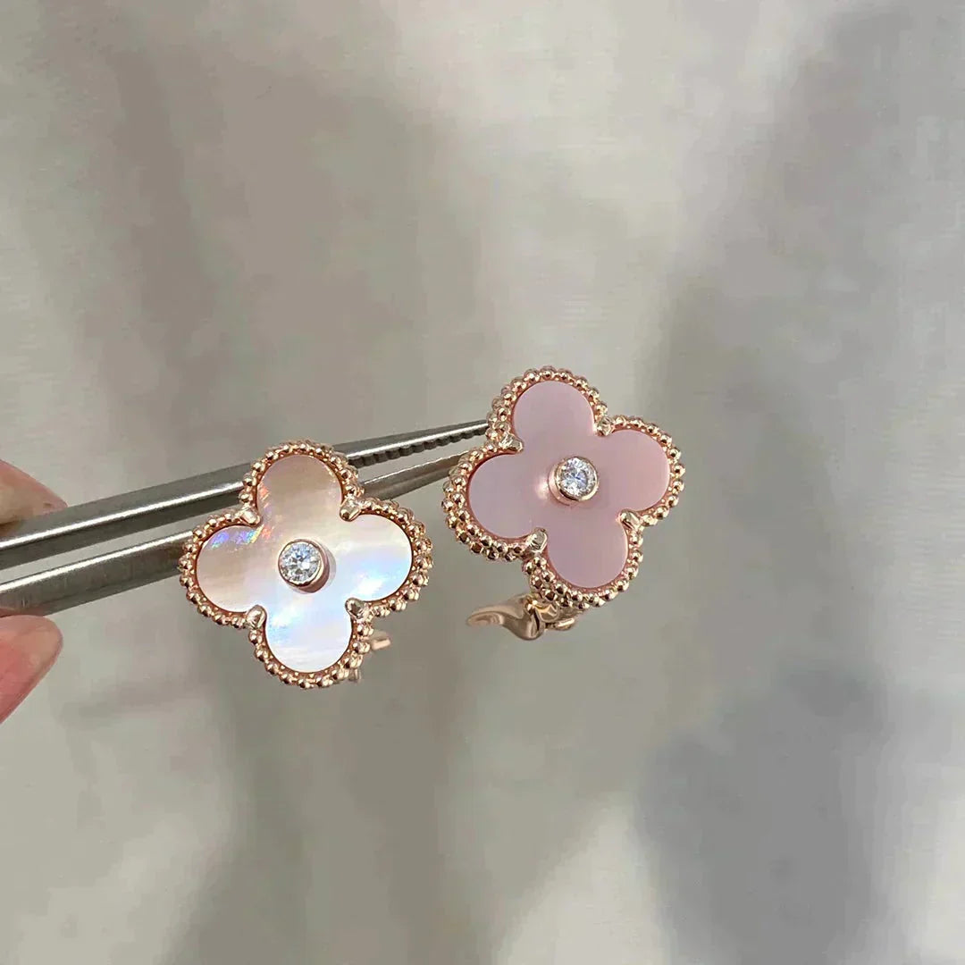[OAK JURI]CLOVER MEDIUM 1 MOTIFS  PINK MOP DIAMOND EARRINGS