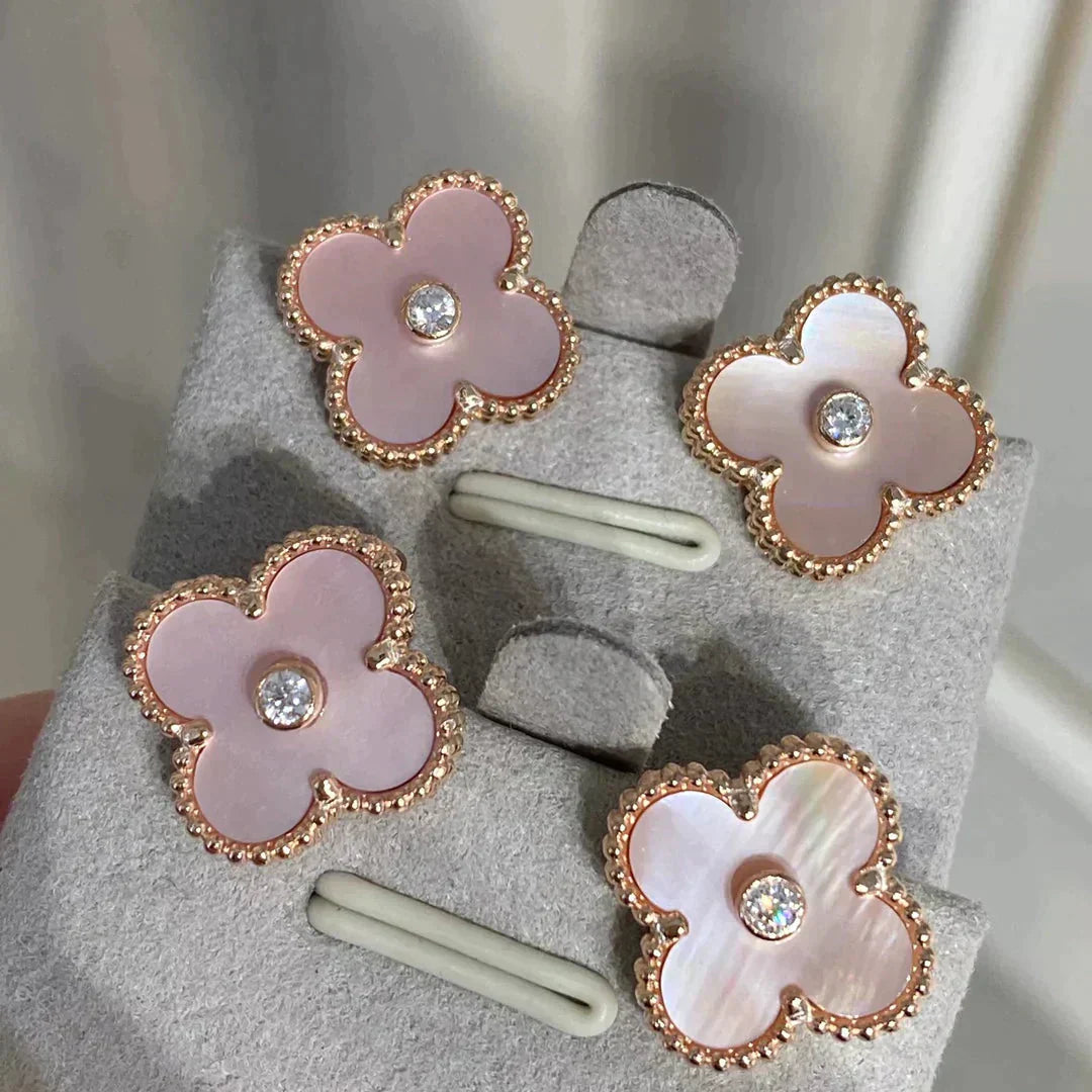[OAK JURI]CLOVER MEDIUM 1 MOTIFS  PINK MOP DIAMOND EARRINGS