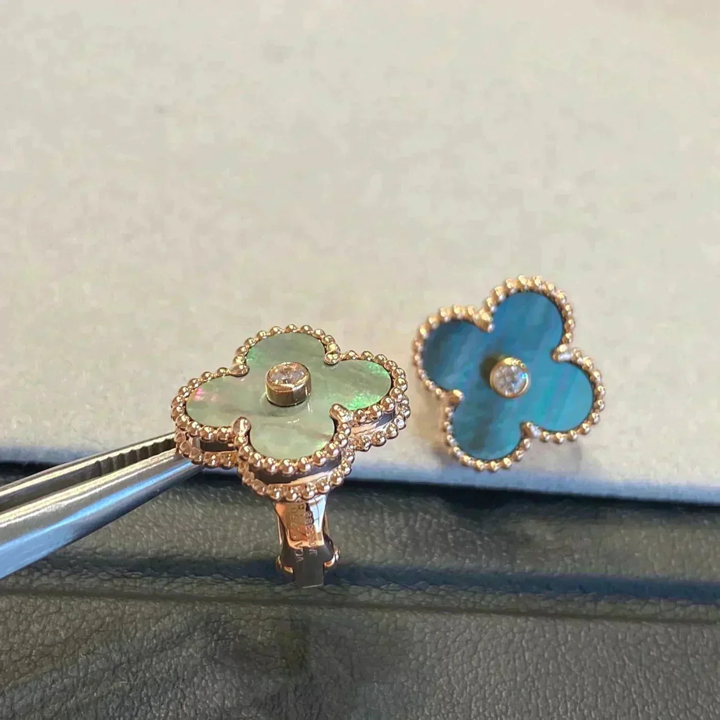 [OAK JURI]CLOVER MEDIUM 1 MOTIFS GRAY MOP  DIAMOND EARRINGS