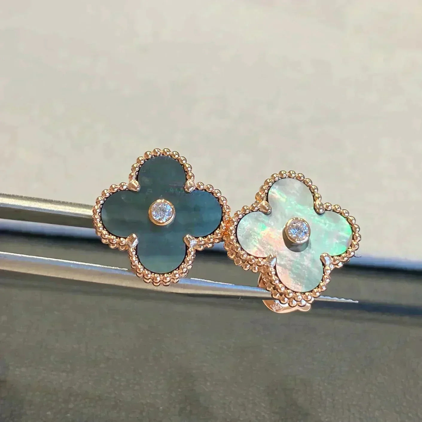 [OAK JURI]CLOVER MEDIUM 1 MOTIFS GRAY MOP  DIAMOND EARRINGS
