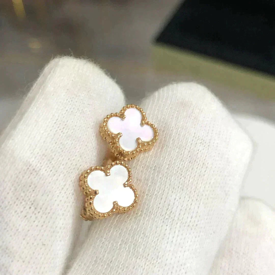[OAK JURI]CLOVER MINI 9.5MM WHITE MOP EARRINGS