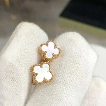 [OAK JURI]CLOVER MINI 9.5MM WHITE MOP EARRINGS