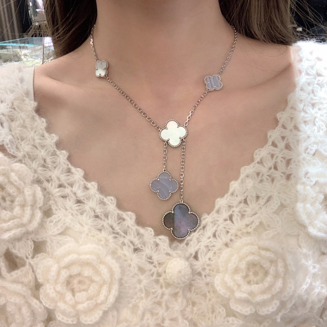 [OAK JURI]CLOVER MOP CHALCEDONY NECKLACE SILVER 6 MOTIF