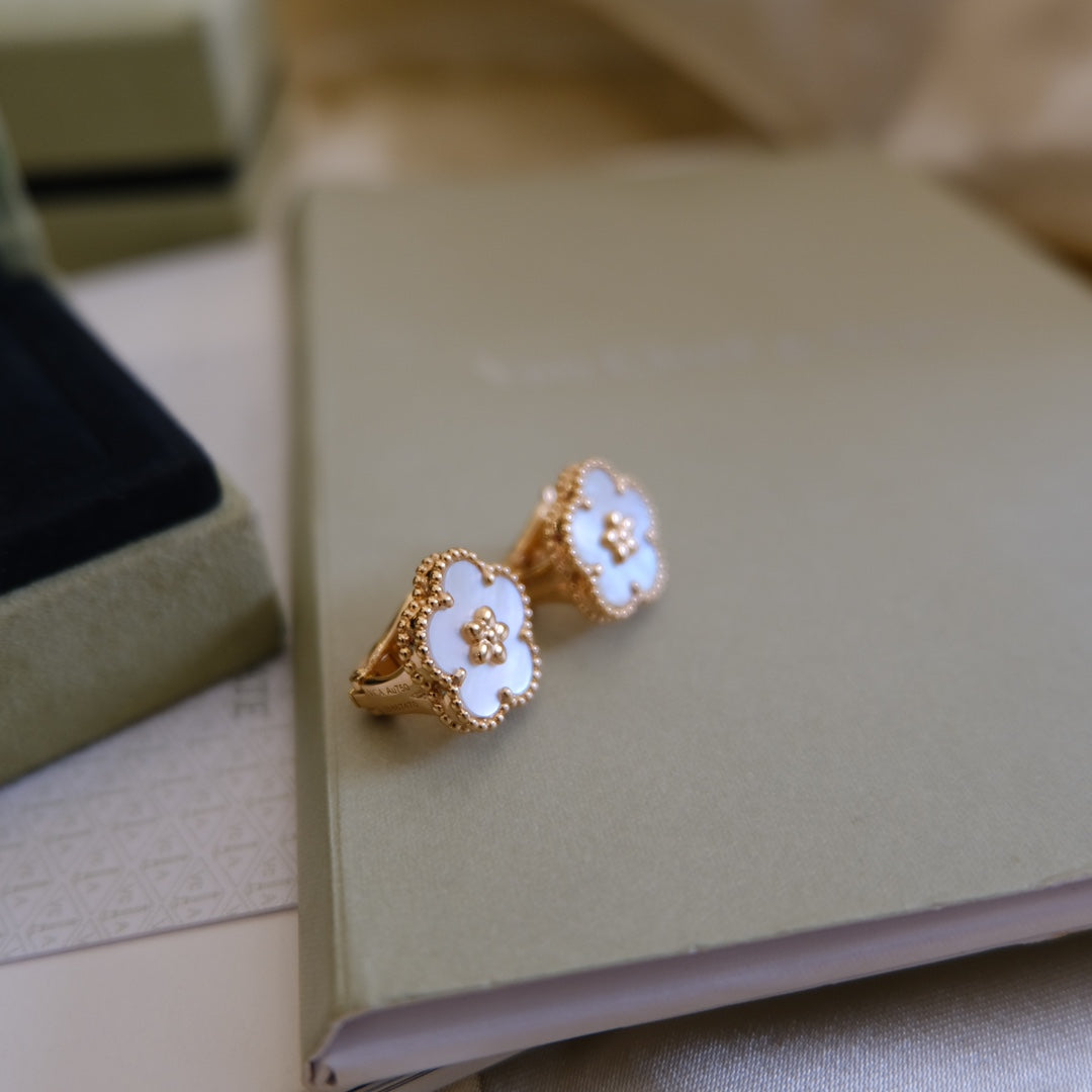 [OAK JURI]LUCKY PINK GOLD WHITE MOP EARRINGS