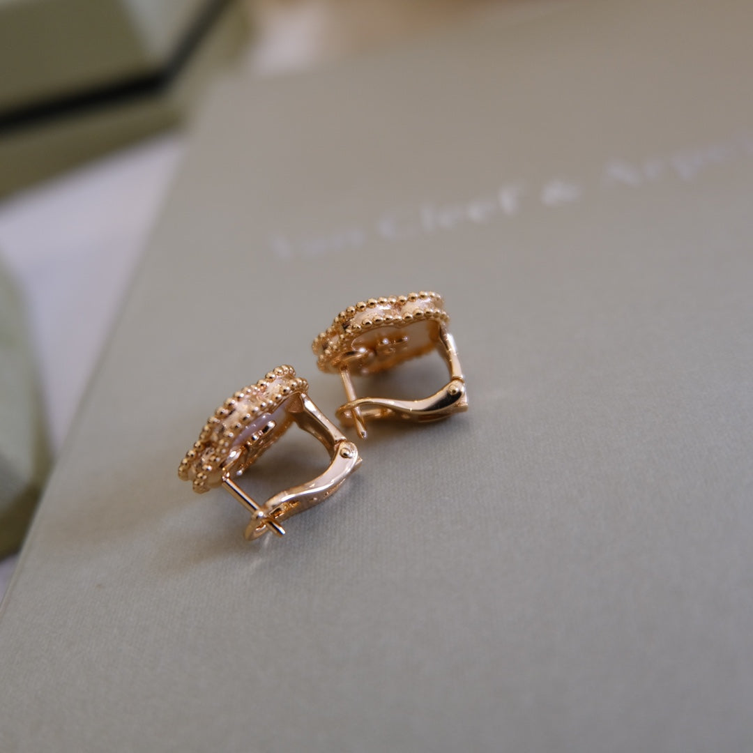 [OAK JURI]LUCKY PINK GOLD WHITE MOP EARRINGS