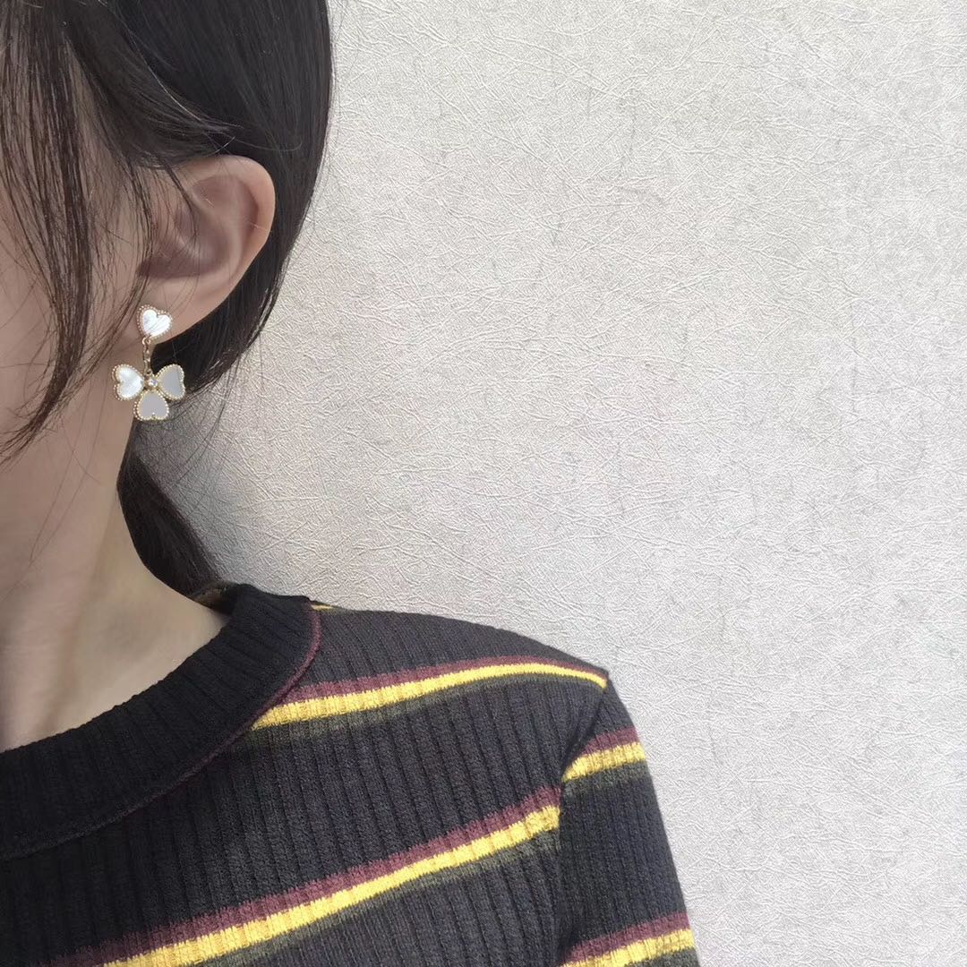 [OAK JURI]CLOVER SWEET WHITE MOP EARRINGS