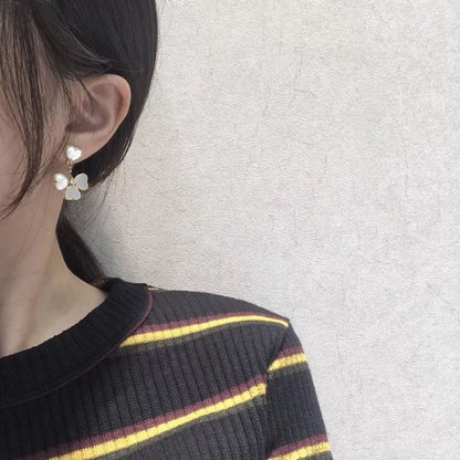 [OAK JURI]CLOVER SWEET WHITE MOP EARRINGS