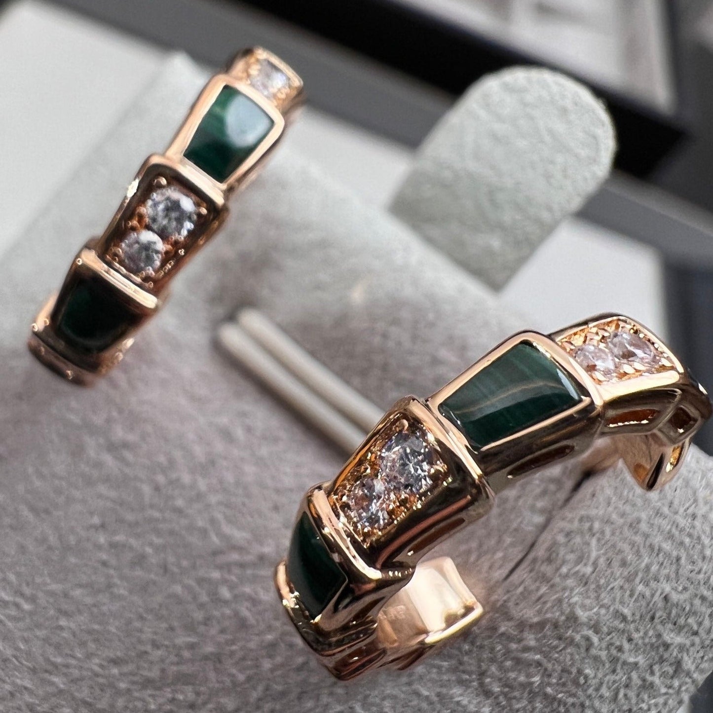 [OAK JURI]SERPENTI MALACHITE PINK GOLD EARRINGS