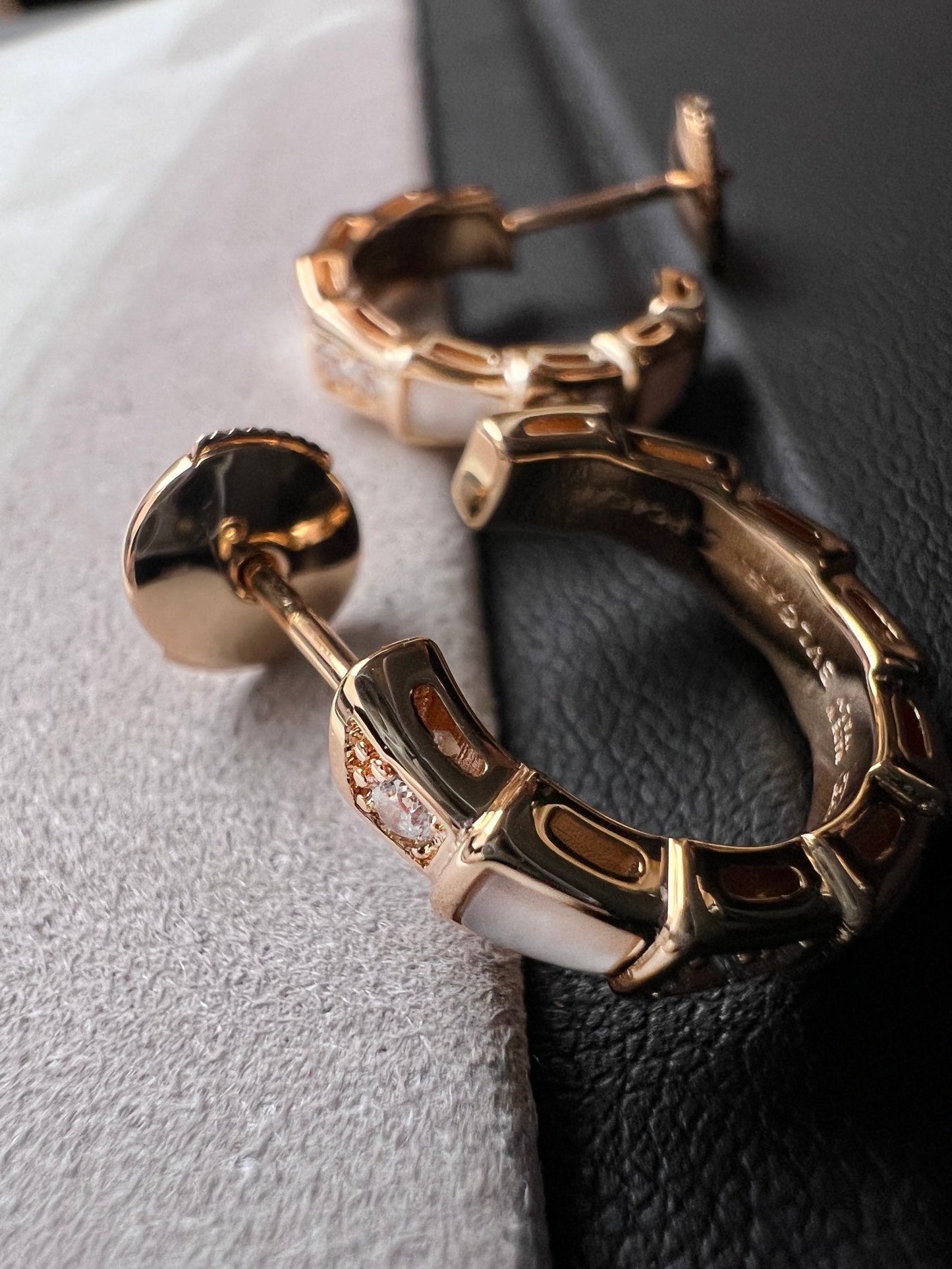 [OAK JURI]SERPENTI MOP PINK GOLD EARRINGS