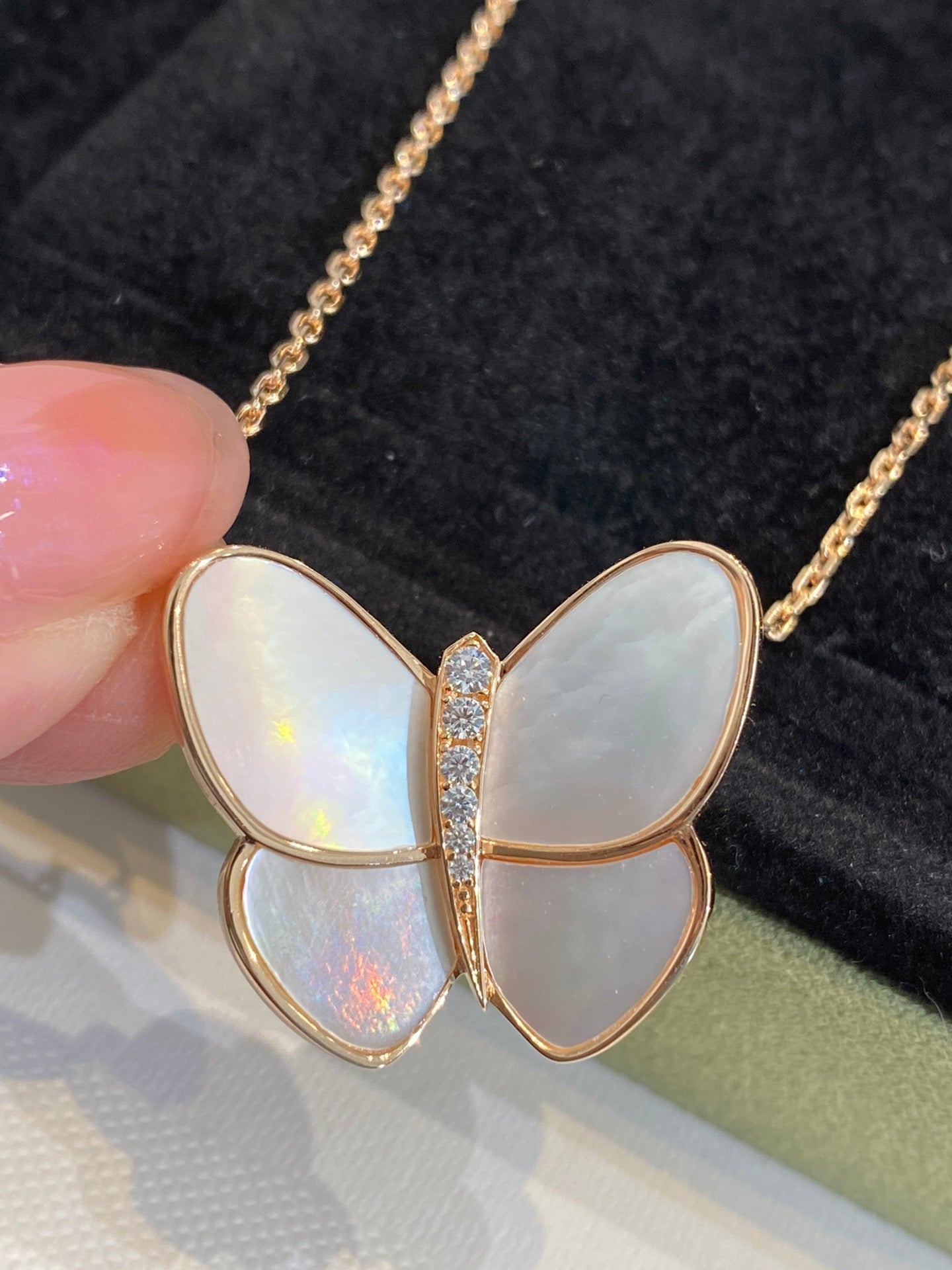 [OAK JURI]BUTTERFLY GOLD MOP DIAMOND NECKLACE