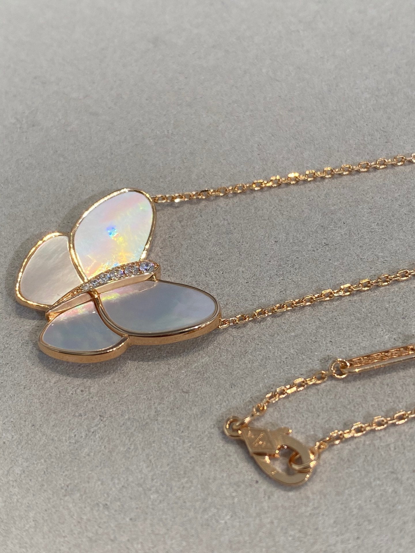 [OAK JURI]BUTTERFLY GOLD MOP DIAMOND NECKLACE