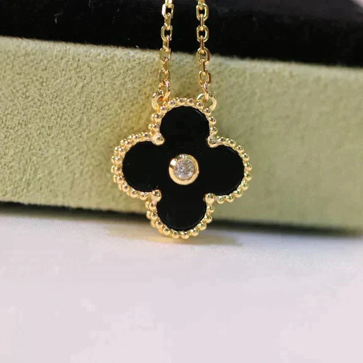 [OAK JURI]CLOVER 15MM DIAMOND ONYX NECKLACE