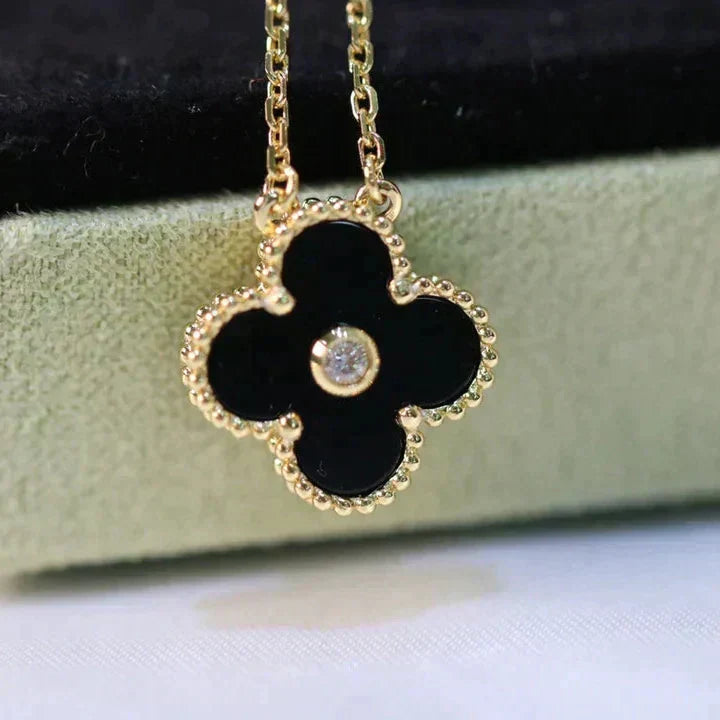 [OAK JURI]CLOVER 15MM DIAMOND ONYX NECKLACE
