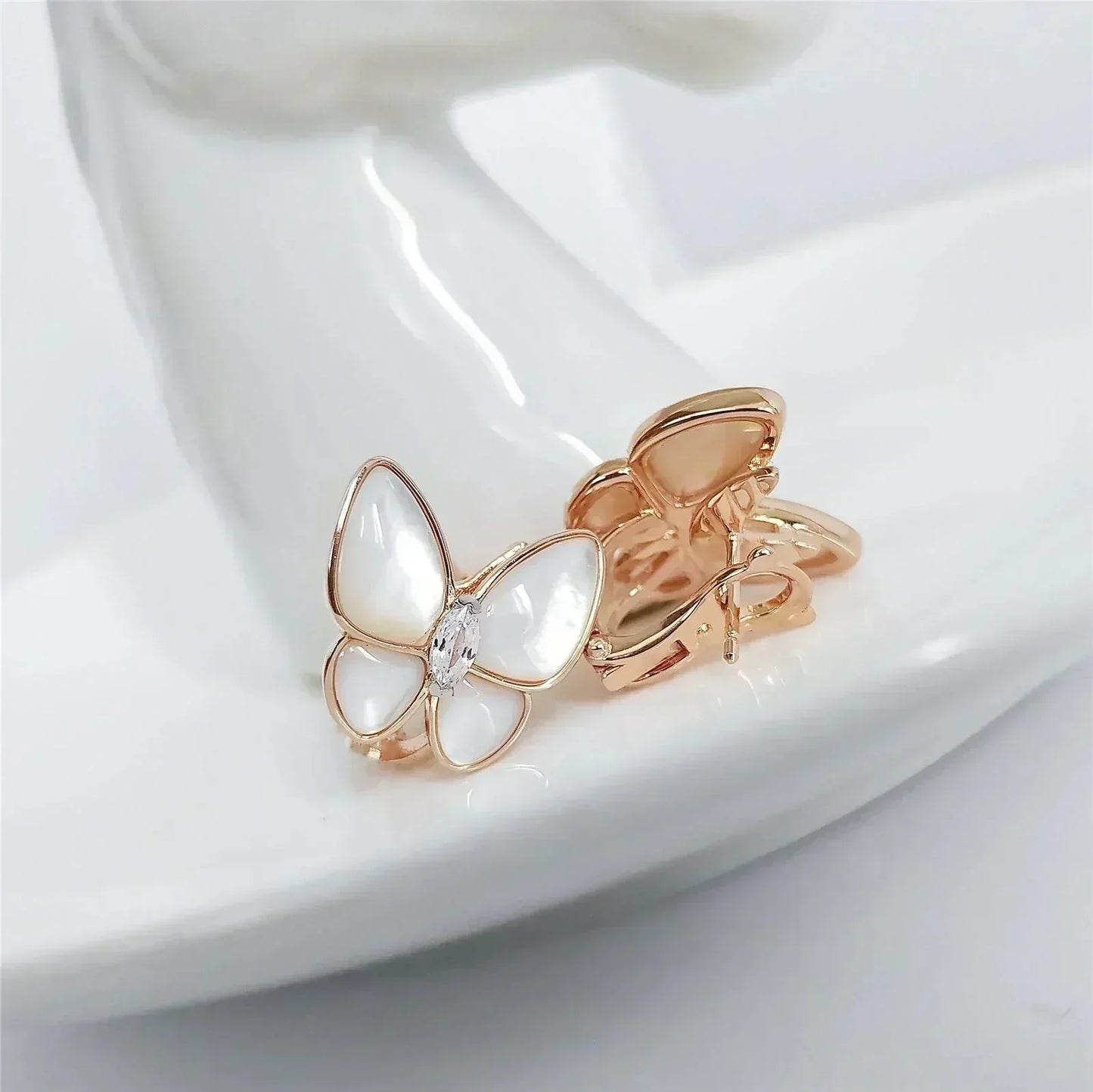 [OAK JURI]BUTTERFLY MOP DIAMOND EARRINGS