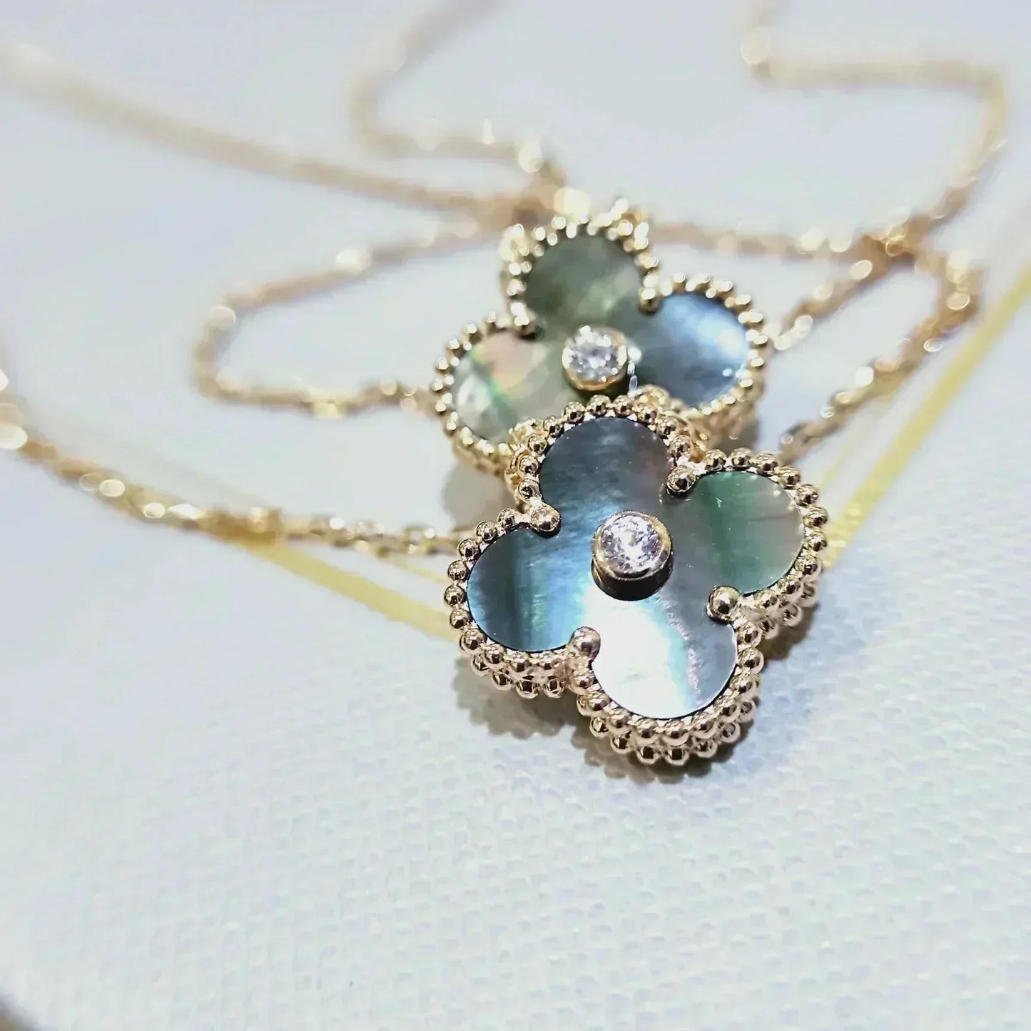 [OAK JURI]CLOVER 15MM DIAMOND AND MOTHER-OF-GREY NECKLACE