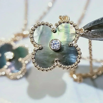 [OAK JURI]CLOVER 15MM DIAMOND AND MOTHER-OF-GREY NECKLACE