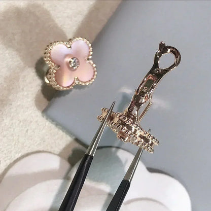 [OAK JURI]CLOVER MEDIUM 1 MOTIFS  PINK MOP DIAMOND EARRINGS