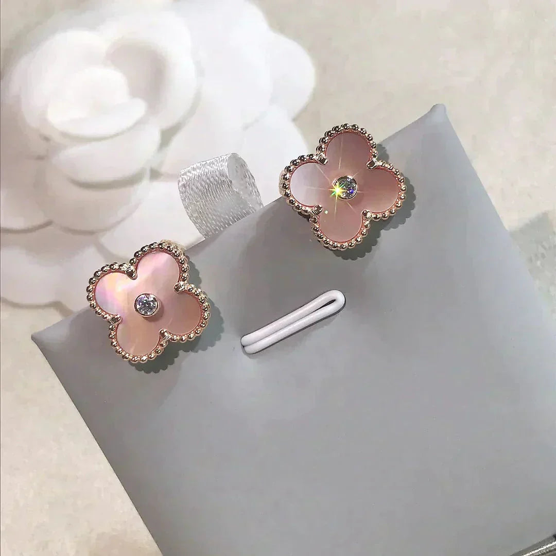 [OAK JURI]CLOVER MEDIUM 1 MOTIFS  PINK MOP DIAMOND EARRINGS