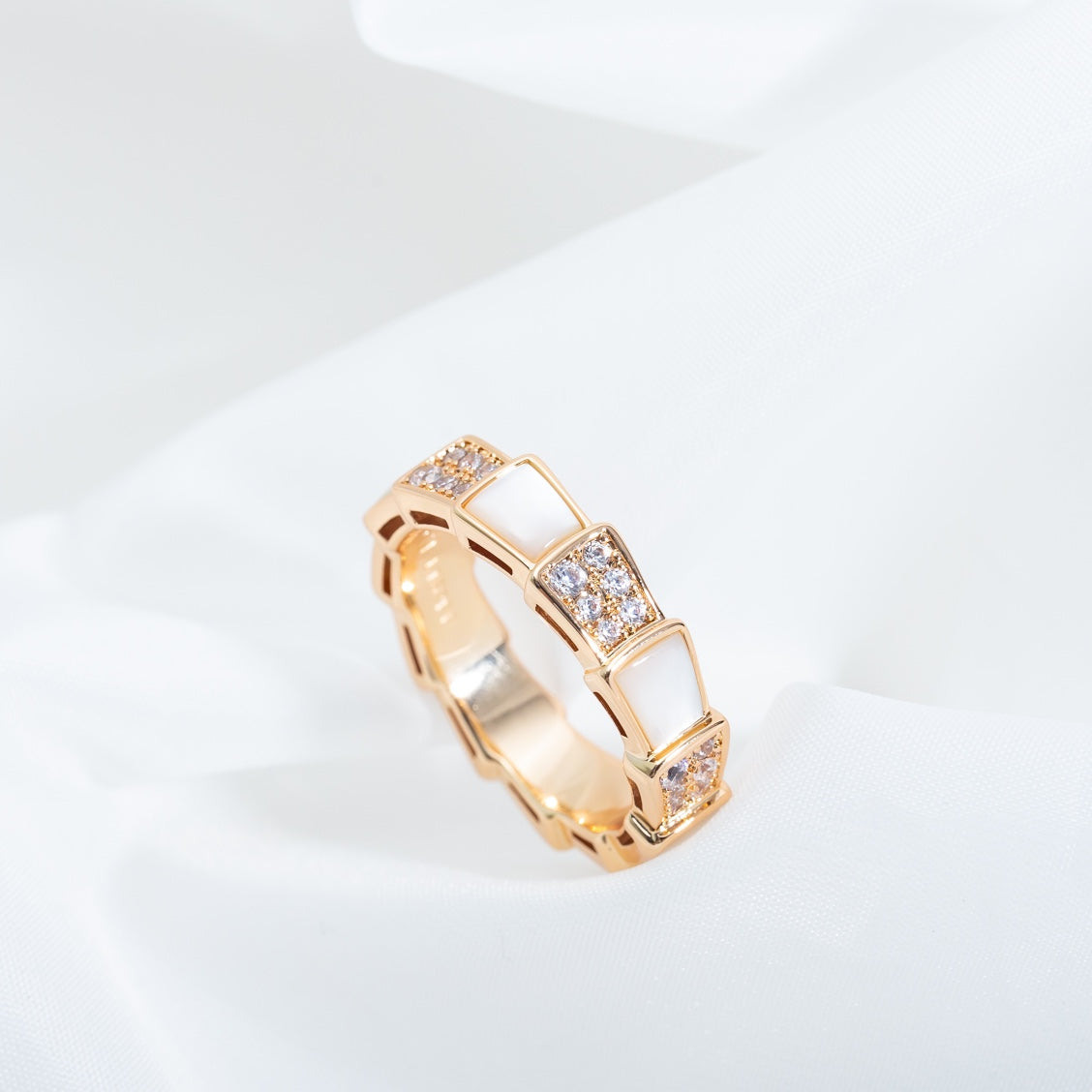 [OAK JURI]SERPENTI RING PINK GOLD MOP DIAMOND PAVED 4MM