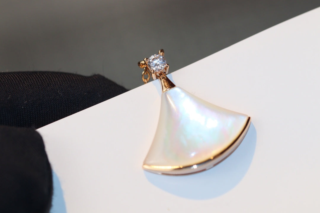 [OAK JURI]DREAM NECKLACE WHITE MOP PINK GOLD 1 DIAMOND