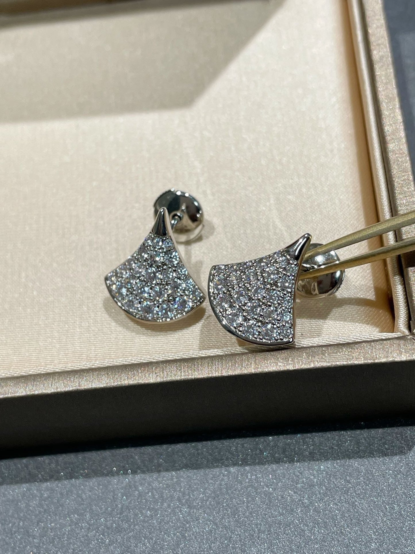 [OAK JURI]DREAM STUD EARRINGS DIAMOND