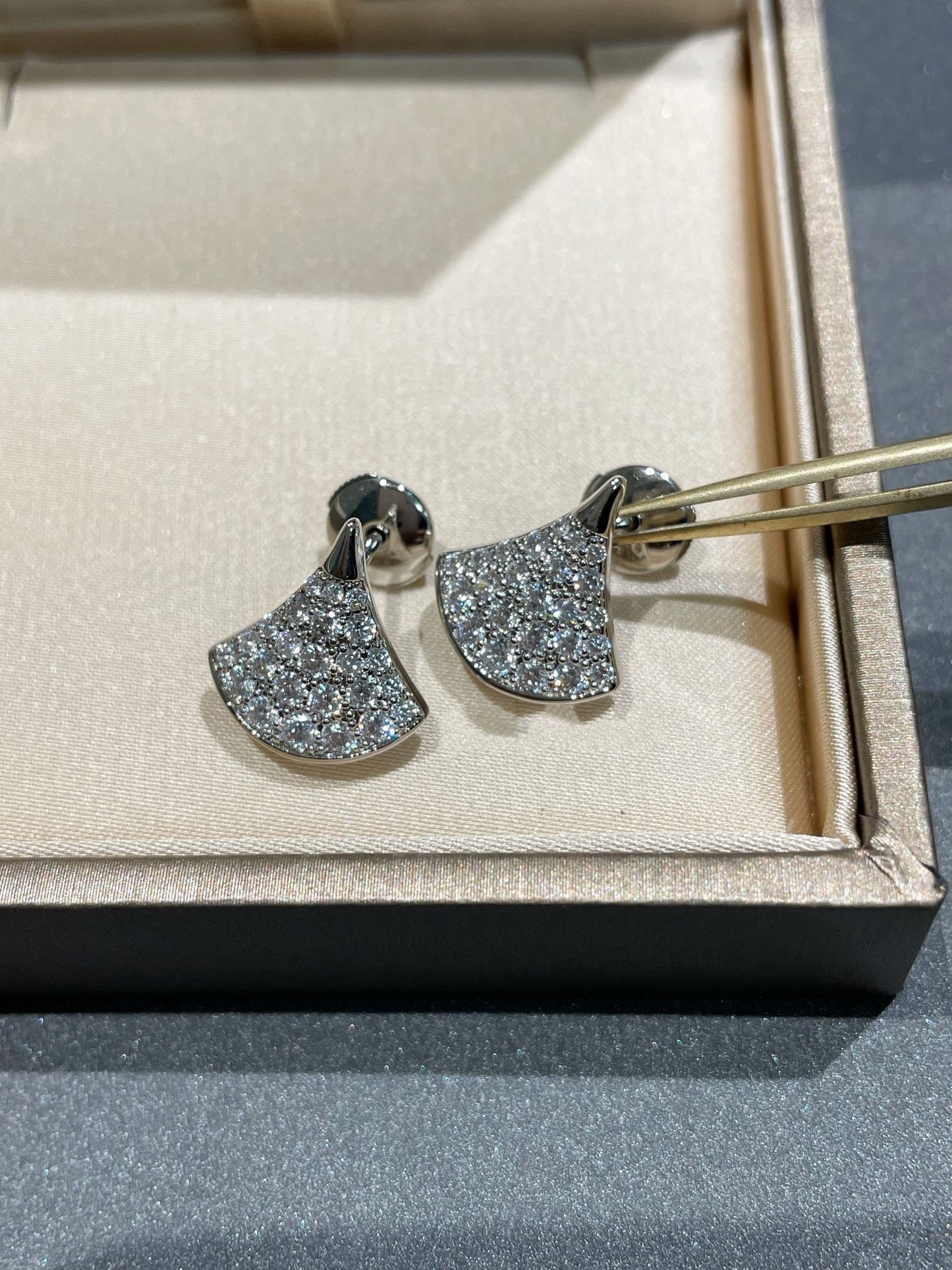 [OAK JURI]DREAM STUD EARRINGS DIAMOND