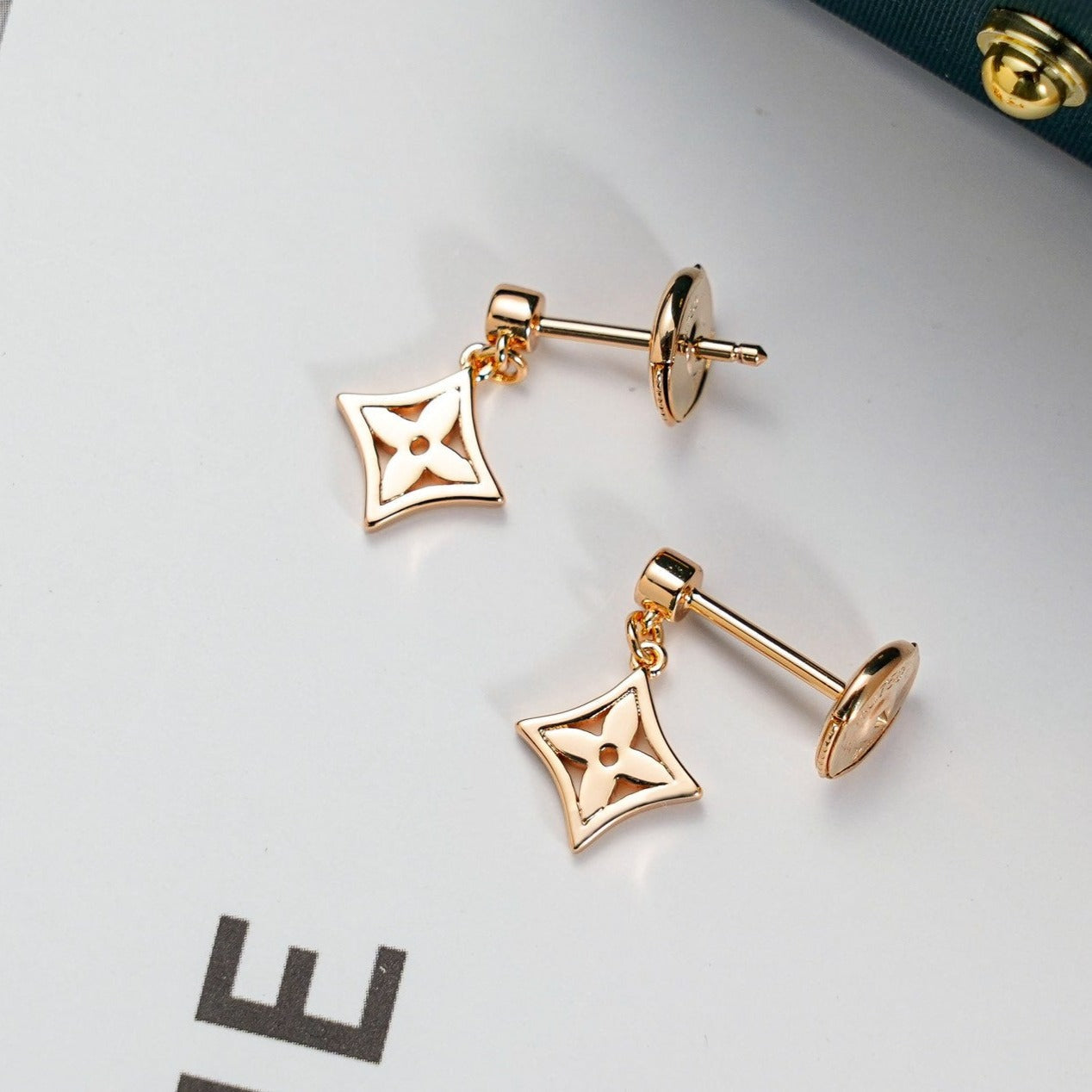 [OAK JURI]STAR EARRINGS GOLD