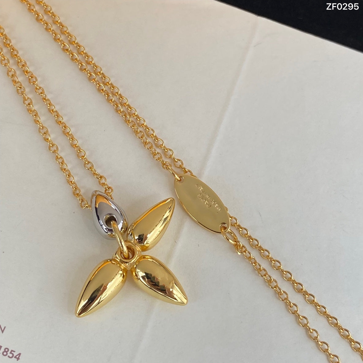 [OAK JURI]LOUISETTE PEDANT GOLD NECKLACE