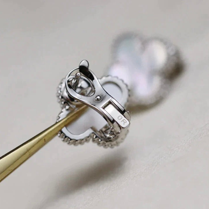 [OAK JURI]CLOVER MEDIUM 1 MOTIFS  WHITE MOP EARRINGS SILVER