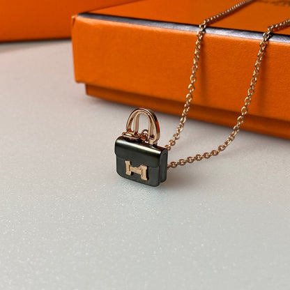 [OAK JURI]CONSTANCE BLACK PEDANT PINK GOLD NECKLACE