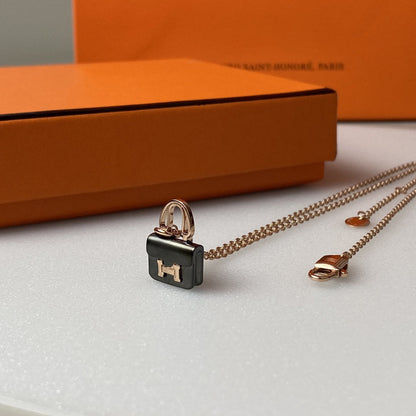 [OAK JURI]CONSTANCE BLACK PEDANT PINK GOLD NECKLACE