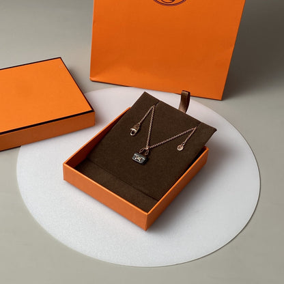 [OAK JURI]CONSTANCE BLACK PEDANT PINK GOLD NECKLACE