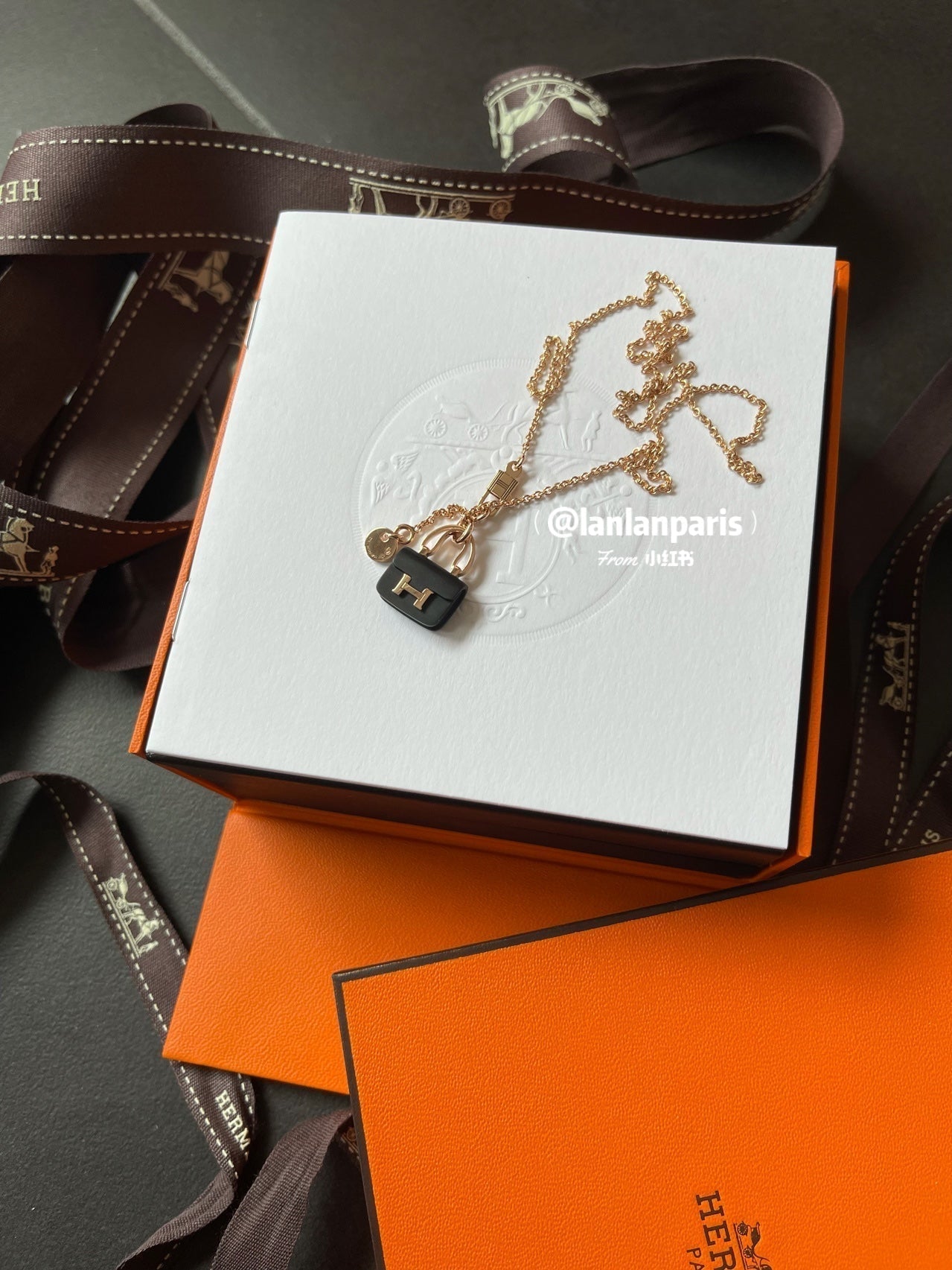 [OAK JURI]CONSTANCE BLACK PEDANT PINK GOLD NECKLACE