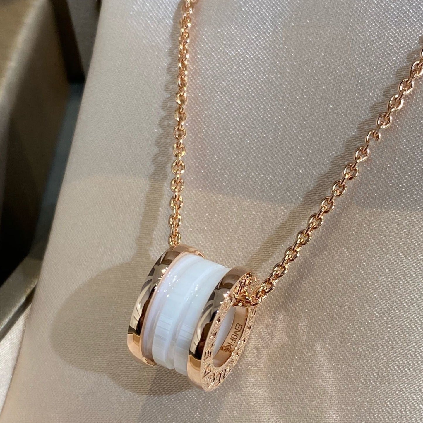 [OAK JURI]ZERO 1 WHITE CERAMIC PINK GOLD NECKLACE