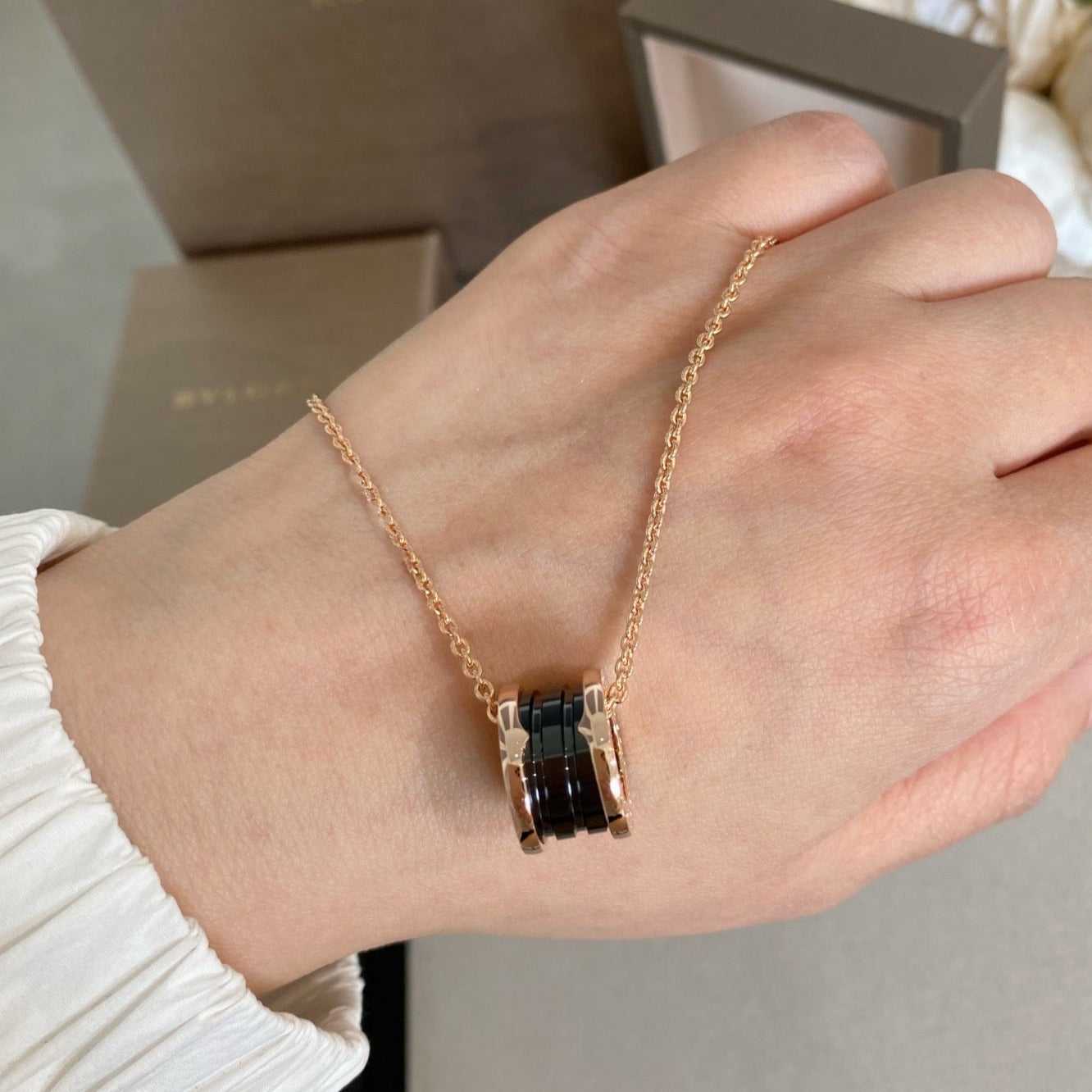 [OAK JURI]ZERO 1 BLACK CERAMIC PINK GOLD NECKLACE
