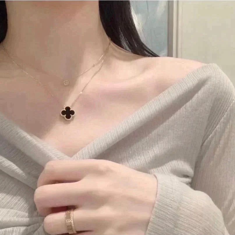 [OAK JURI]CLOVER 15MM BLACK ONYX SINGLE FLOWER NECKLACE