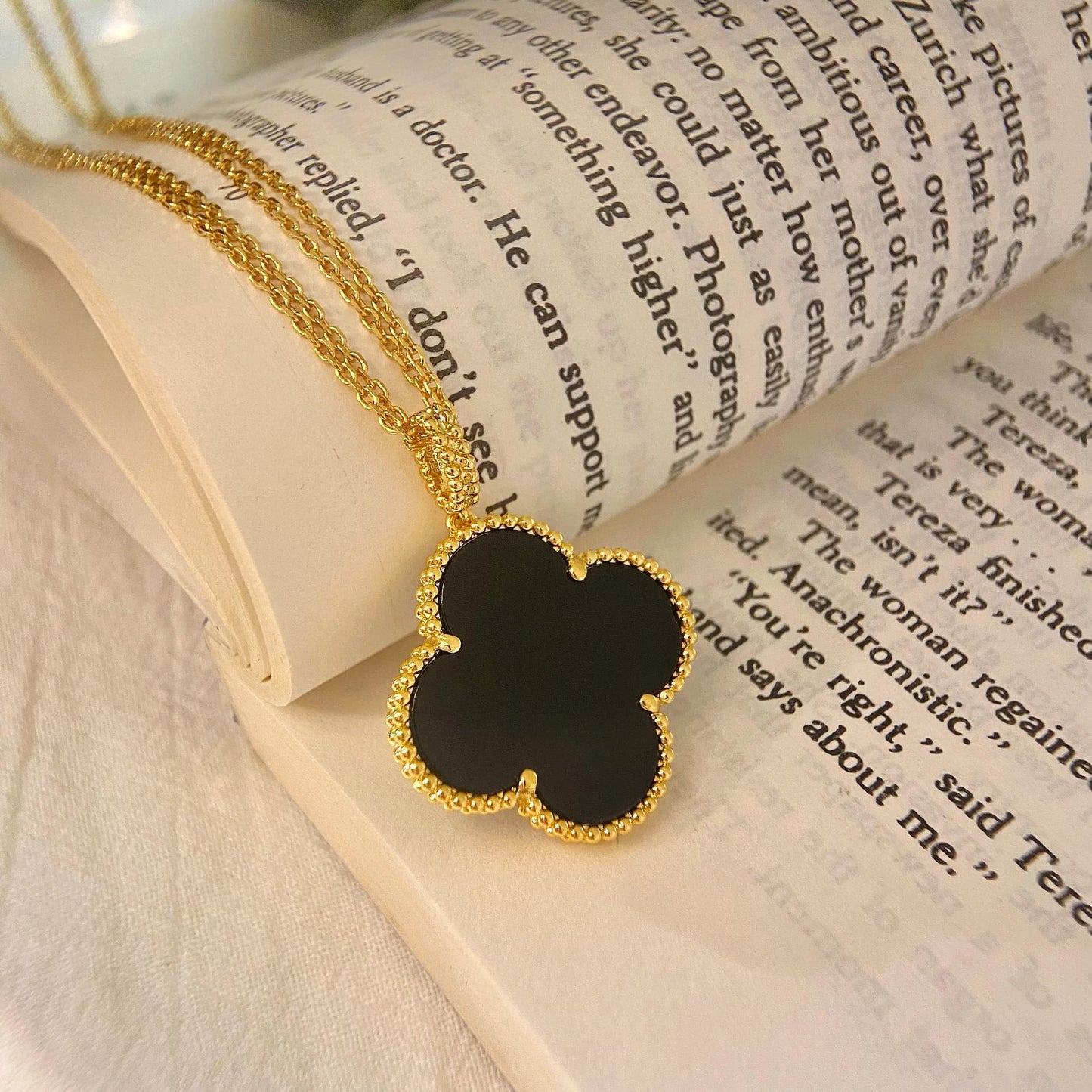 [OAK JURI]CLOVER 25MM NECKLACE GOLD ONYX
