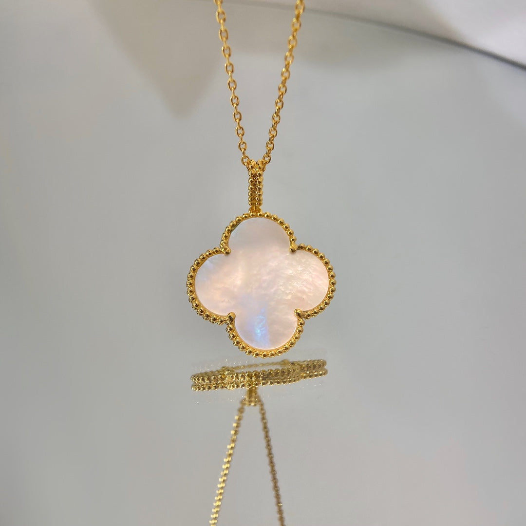 [OAK JURI]CLOVER 25MM MOP LARGE PENDANT NECKLACE